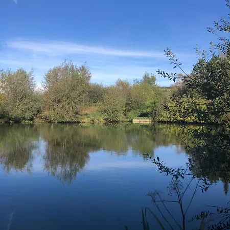 De Campagne Au Bord D'un étang De Pèche Apartamento