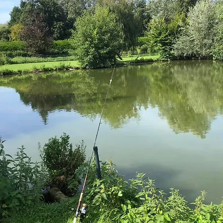 De Campagne Au Bord D'un étang De Pèche * Le Ponchel