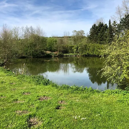 De Campagne Au Bord D'un étang De Pèche * Le Ponchel